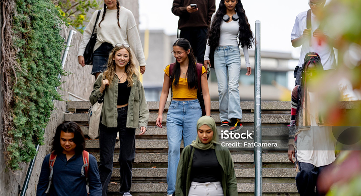 /_resources/images/stock/students-outside.png